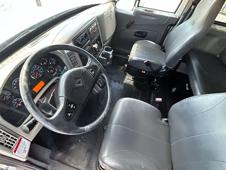 2011-international-durastar-4300-image-42