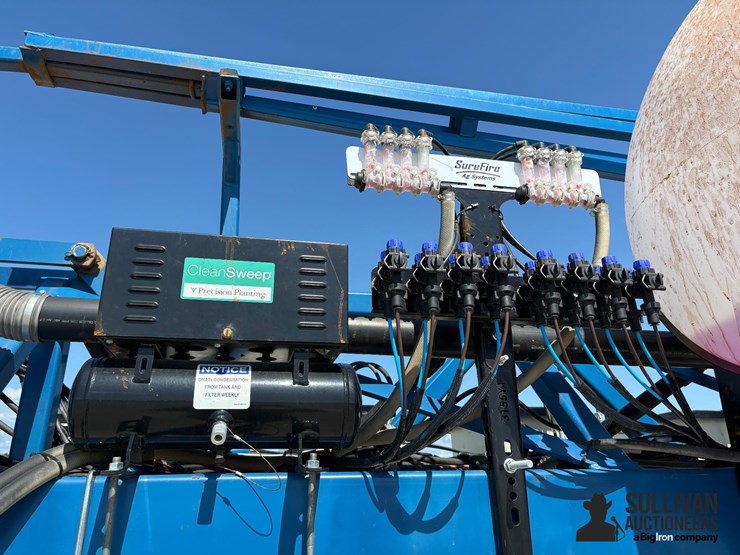 1995-kinze-2600-image-13