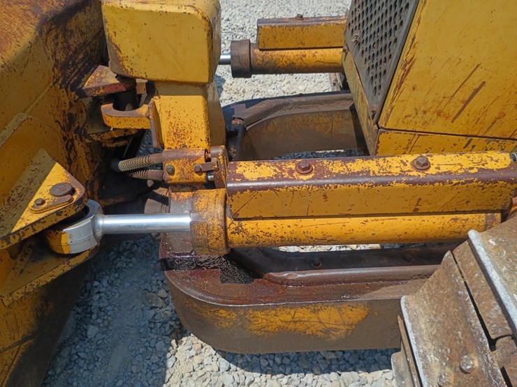 caterpillar-d4c-image-56
