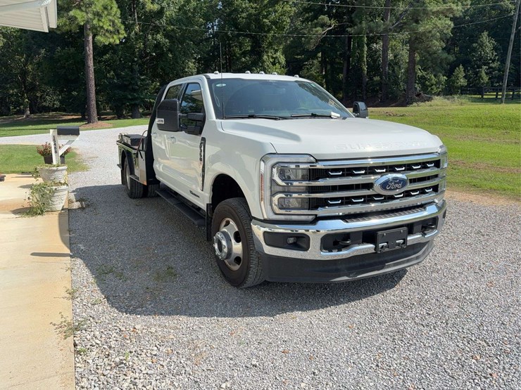 2025-ford-f350-image-16