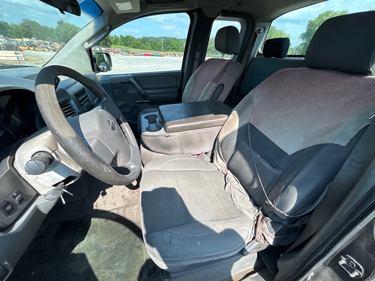 2005-nissan-titan-image-11