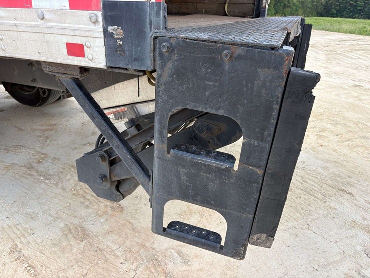2013-ford-f750-image-28
