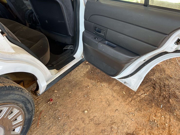 2004-ford-crown-vic-(211,135-miles)-image-36