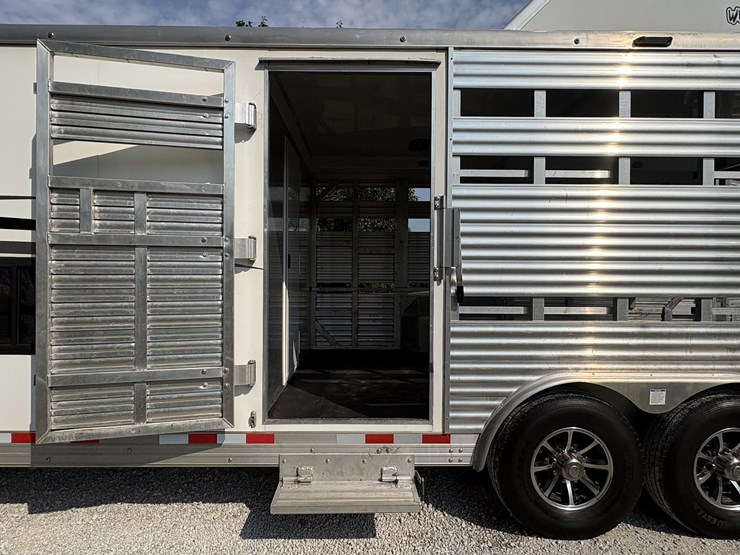 2018-bison-8011ldstlt-stock-combo-living-quarters-trailer-image-20