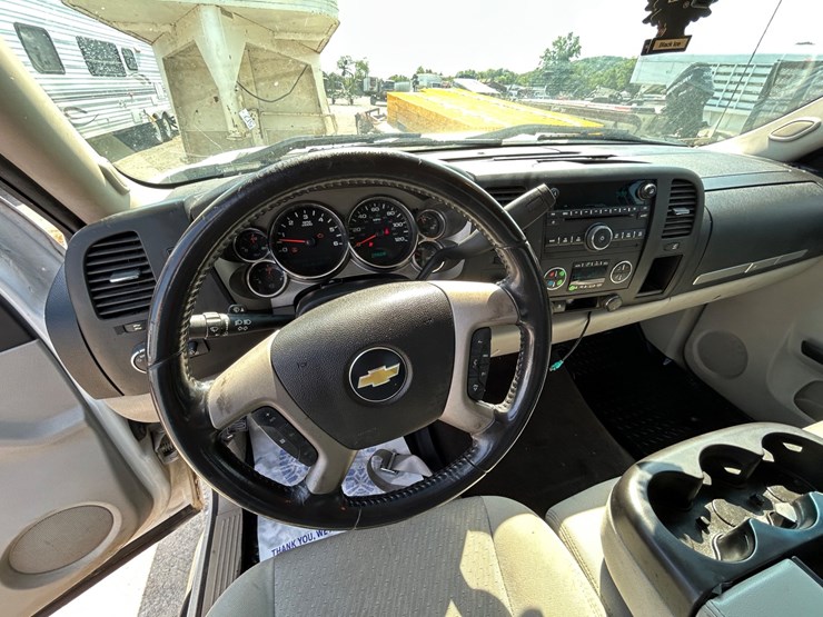 2011-chevrolet-1500-image-13