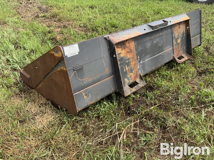 cnh-78"-heavy-duty-low-profile-skid-steer-bucket-image-7