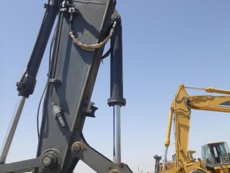 2011-deere-225d-lc-image-30