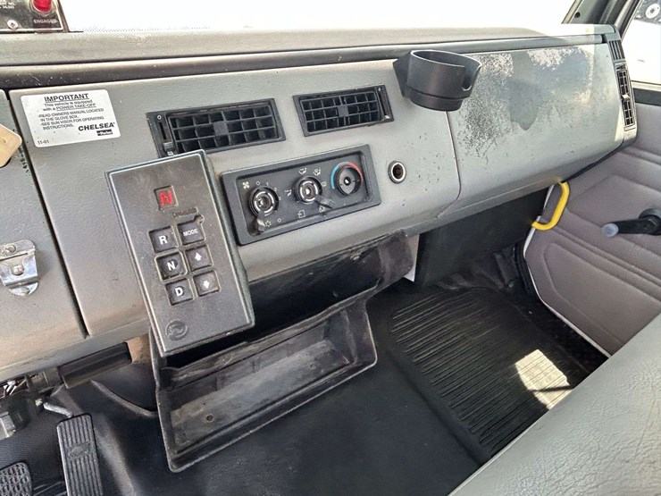 2004-freightliner-fl80-image-53