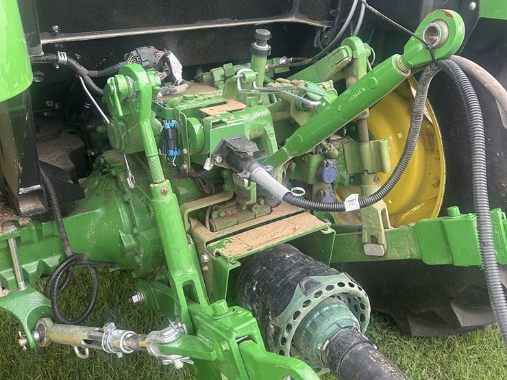 2024-john-deere-5075e-image-7