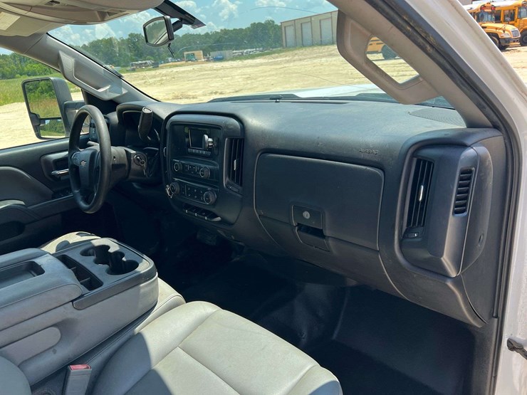 2015-chevrolet-silverado-2500hd-image-18