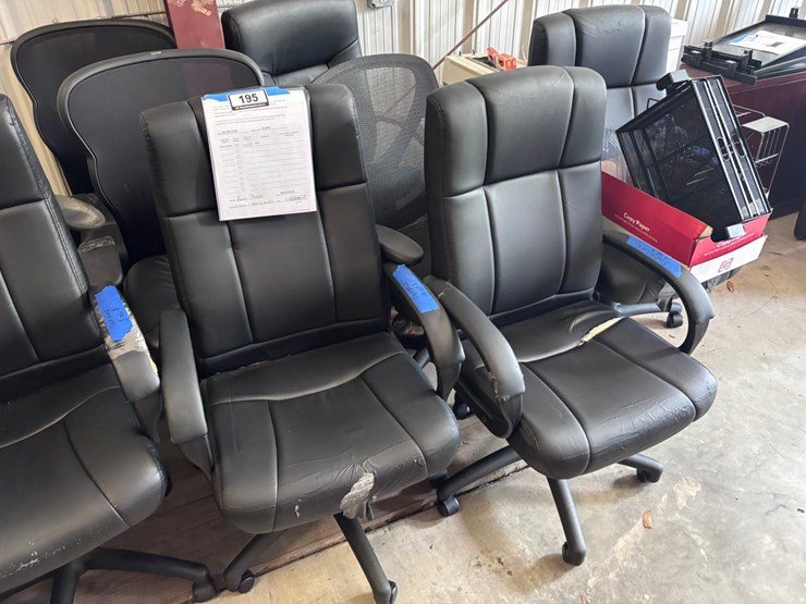 #195-•-chairs-rolling---quanity-of-8-image-1