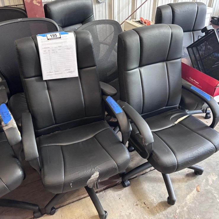 #195 • Chairs Rolling - Quanity of 8
