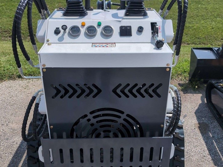 zjg-mini-skid-steer-loader-zj-380-(white)---15hp-image-7