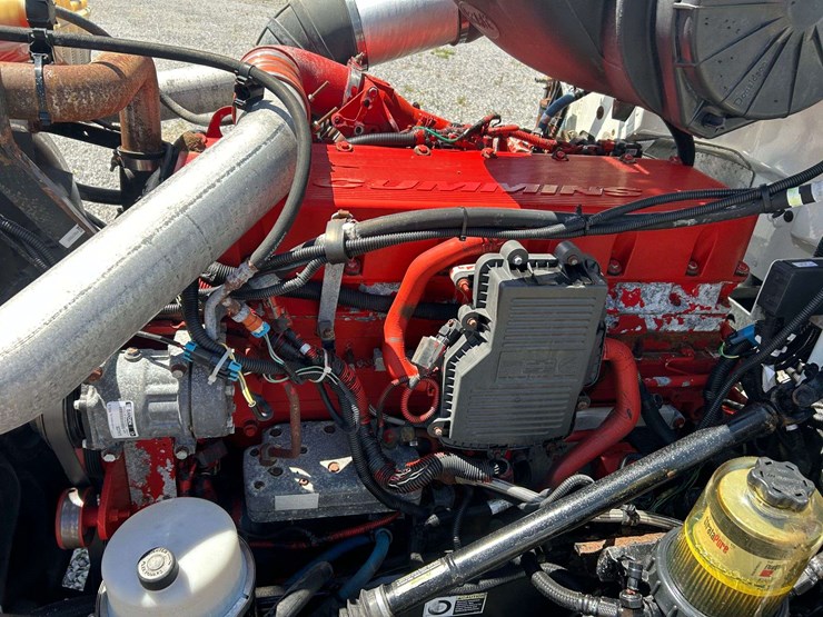 2010-peterbilt-386-image-31