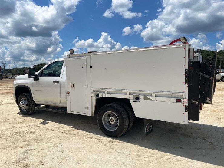 2021-chevrolet-silverado-3500-image-2