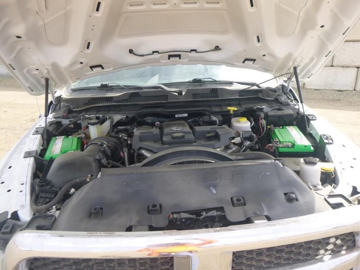 2016-dodge-ram-3500-image-30