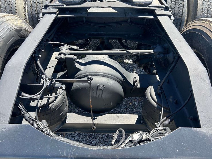 2010-peterbilt-386-image-15