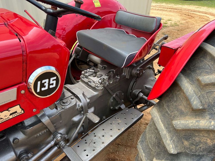 massey-ferguson-135-image-26
