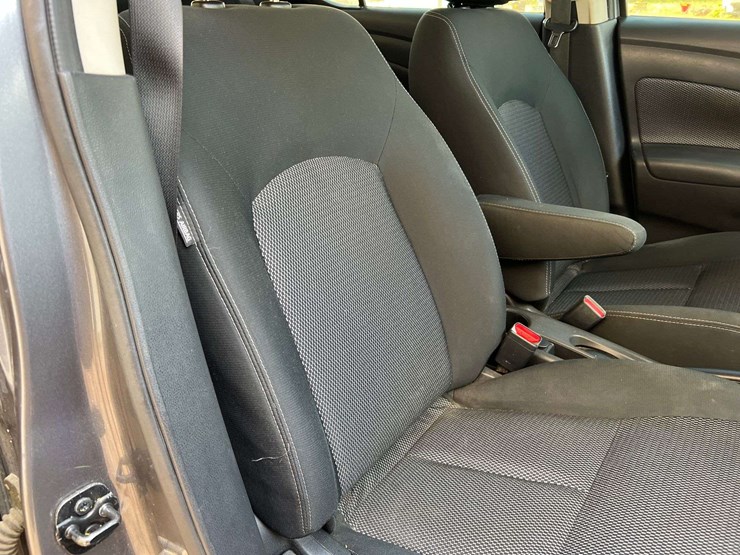 2019-nissan-versa-(99,073-miles)-image-39