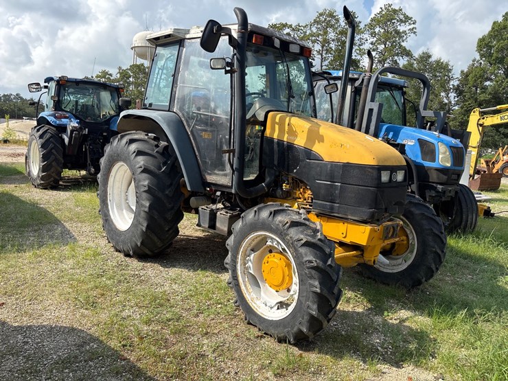 #106-•-2002-new-holland-tractor-image-2