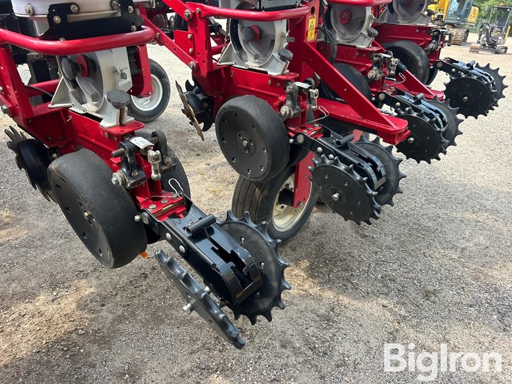 2013-massey-ferguson-8180-16r30-planter-image-12