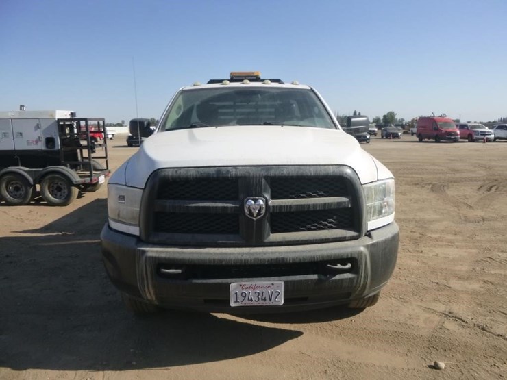 2016-dodge-3500-image-24