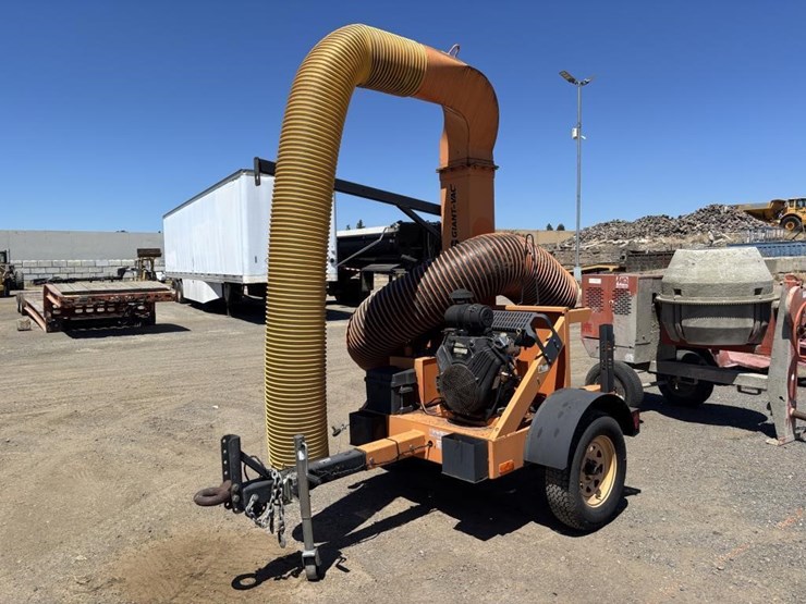 2014-scag-giant-vac-vacuum-trailer-image-1