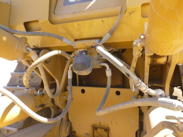 2012-caterpillar-d8t-image-37