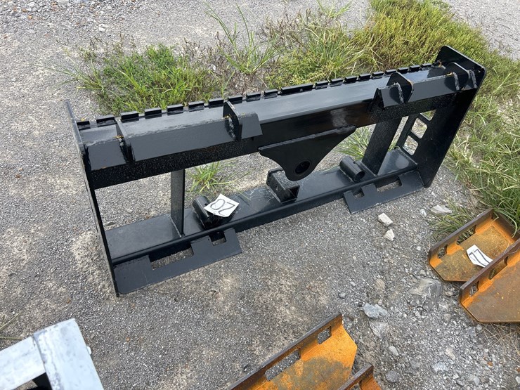 #20-•-pallet-fork-/-hay-spear-frame-for-skid-steer-image-2