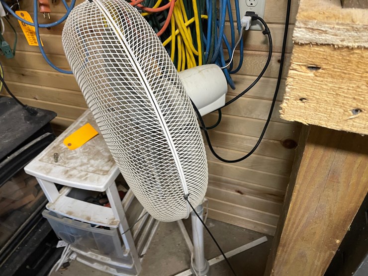 #10179-•-wind-chase-electric-fan-on-stand-image-3