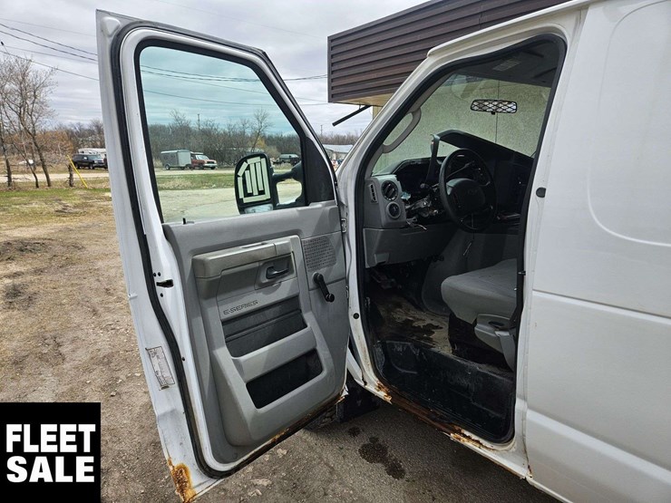 2010-ford-cargo-image-13
