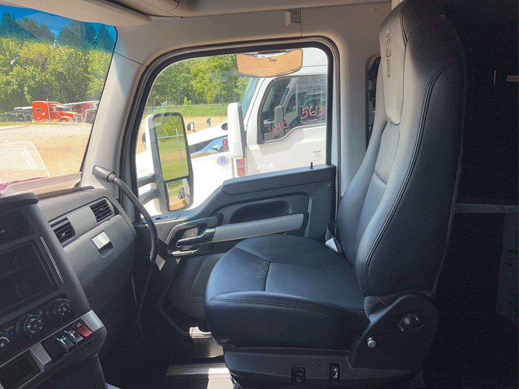 2022-kenworth-t680-image-17