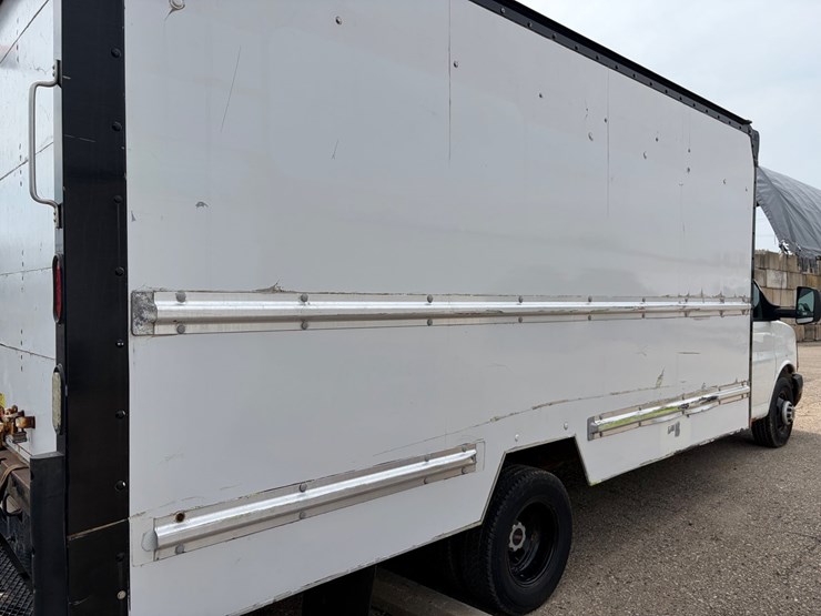2010-gmc-3500-image-4
