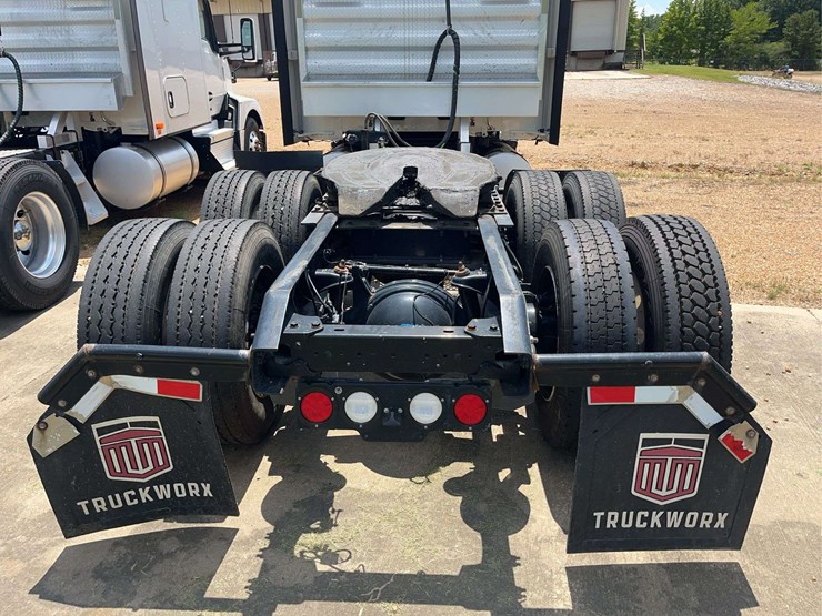 2022-kenworth-t680-image-4