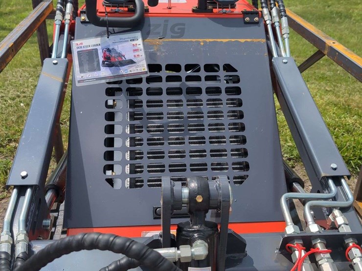 zjg-mini-skid-steer-loader-zj-380-(red)---15hp---hand-control-is-bent-please-review-photos-image-2