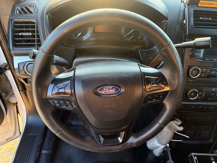 2018-ford-explorer-image-13