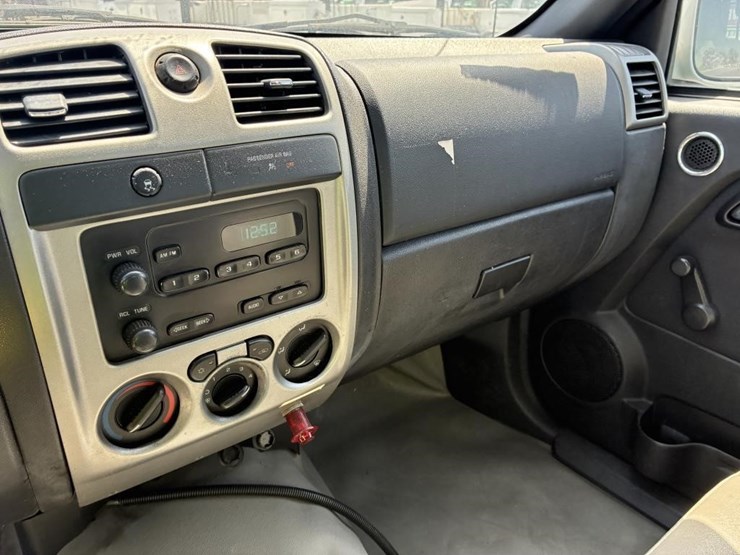 2011-chevrolet-colorado-image-15