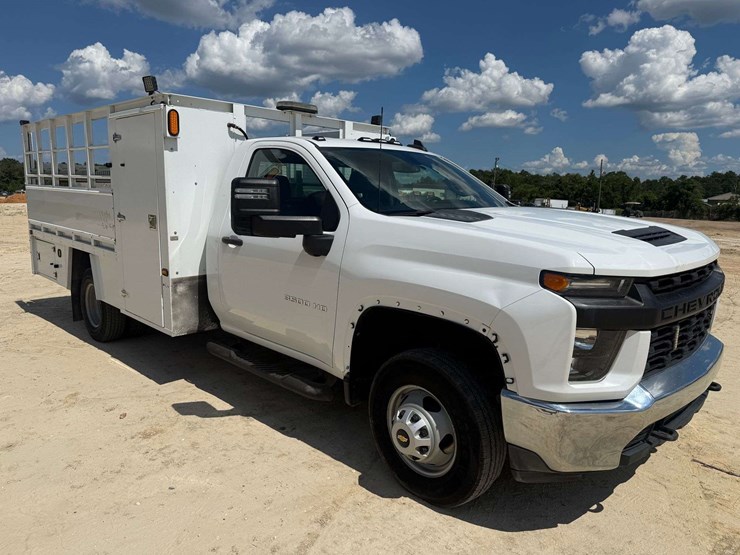 2020-chevrolet-3500-image-4