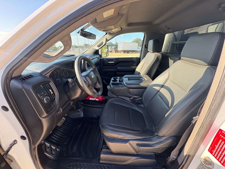 2021-chevrolet-silverado-3500-image-12
