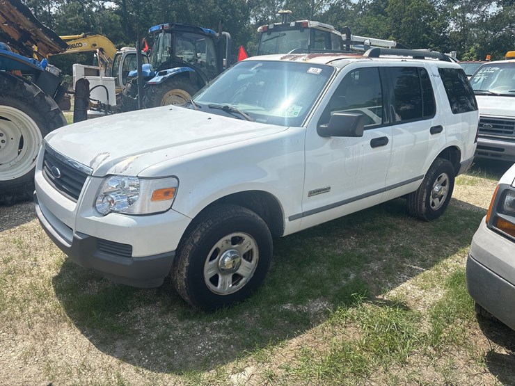 2006-ford-explorer-image-2