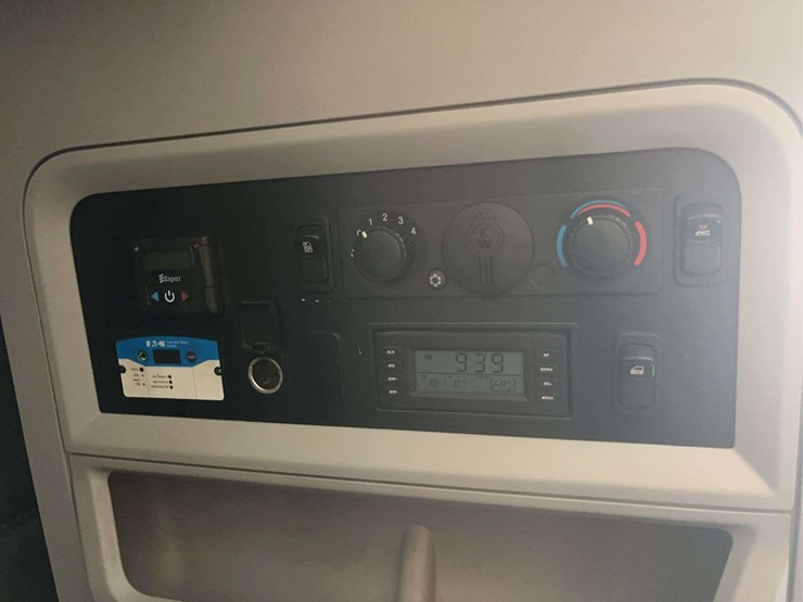 2022-kenworth-t680-image-30