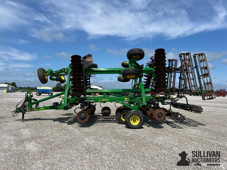 2021-john-deere-2660vt-image-8