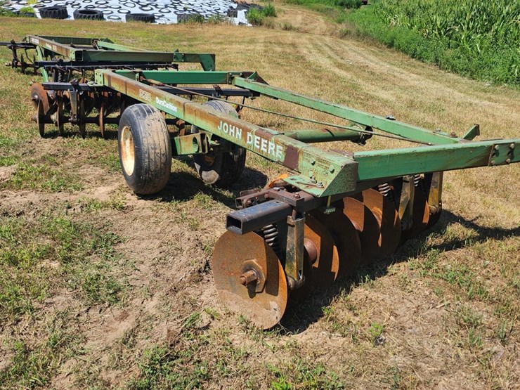 john-deere-235-image-1