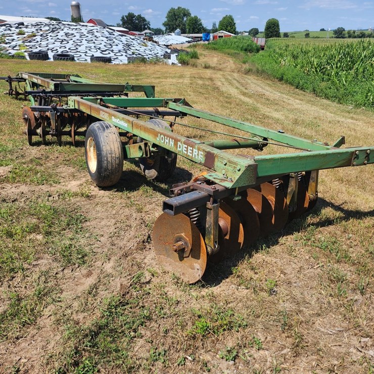 JOHN DEERE 235