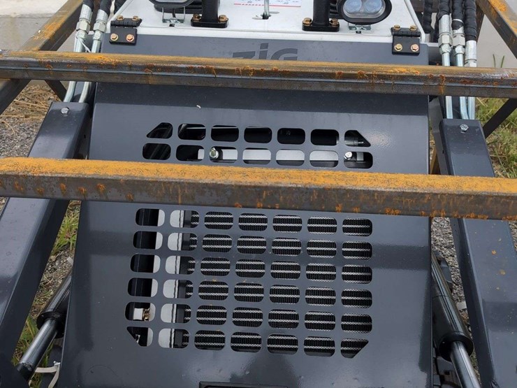 zjg-mini-skid-steer-loader-zj-380-(white)---15hp-image-4