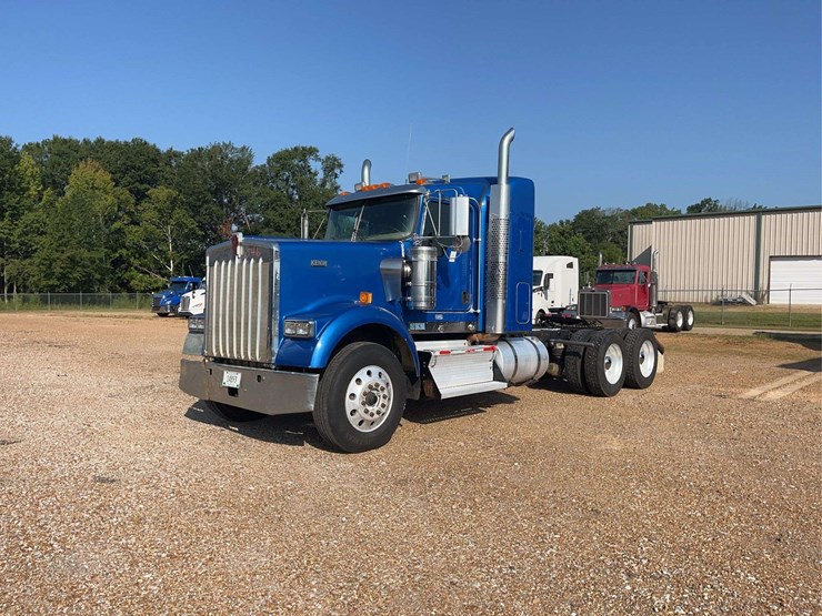 2015-kenworth-w9-series-tractor-truck-image-1