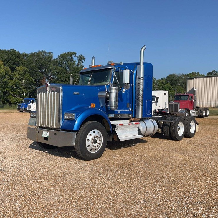 2015 KENWORTH W9 Series Tractor Truck