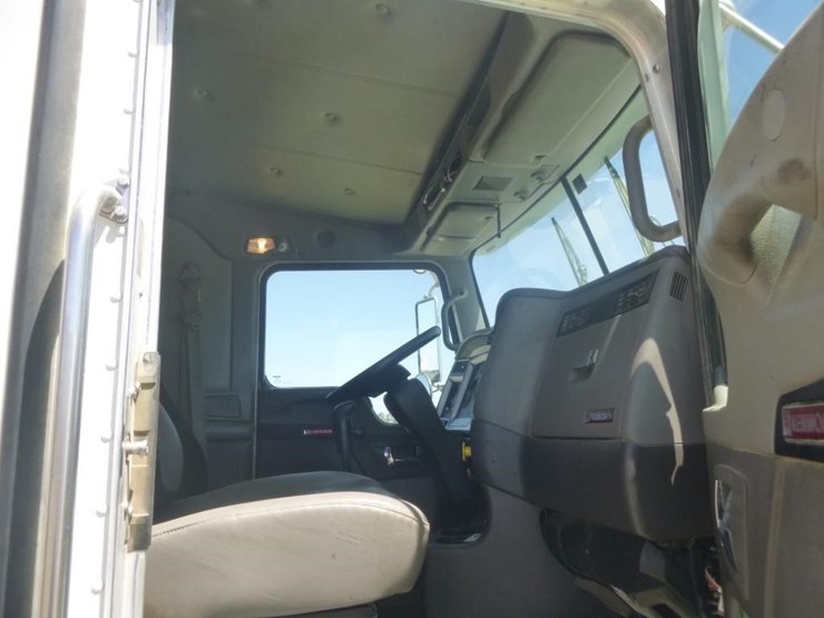 2011-kenworth-t400-image-21