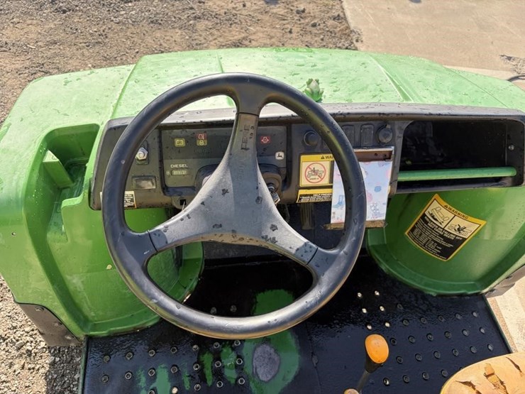 2010-john-deere-gator-image-14