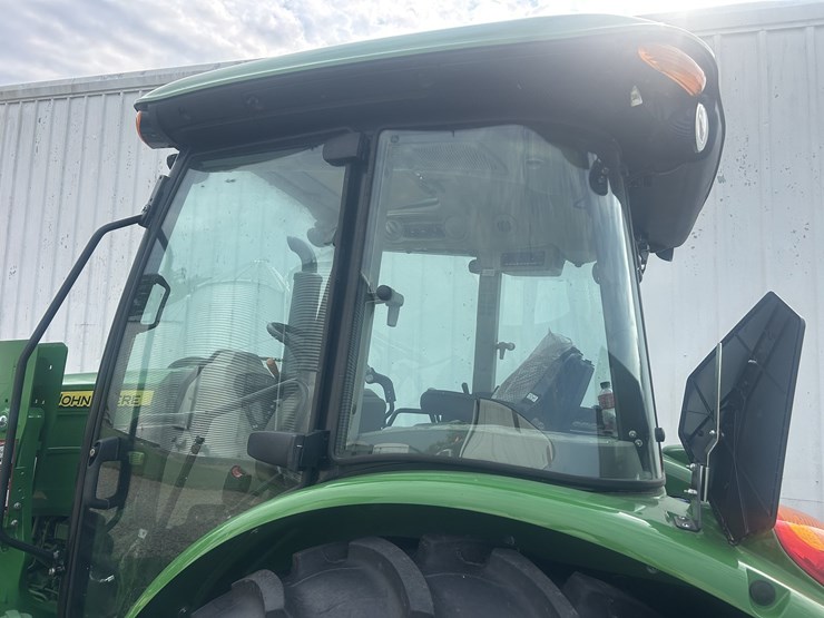 2024-john-deere-5075e-image-6